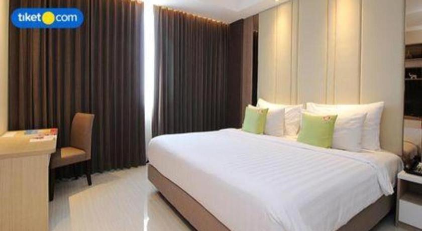 Hotel Dafam Pacific Caesar Surabaya Exterior foto