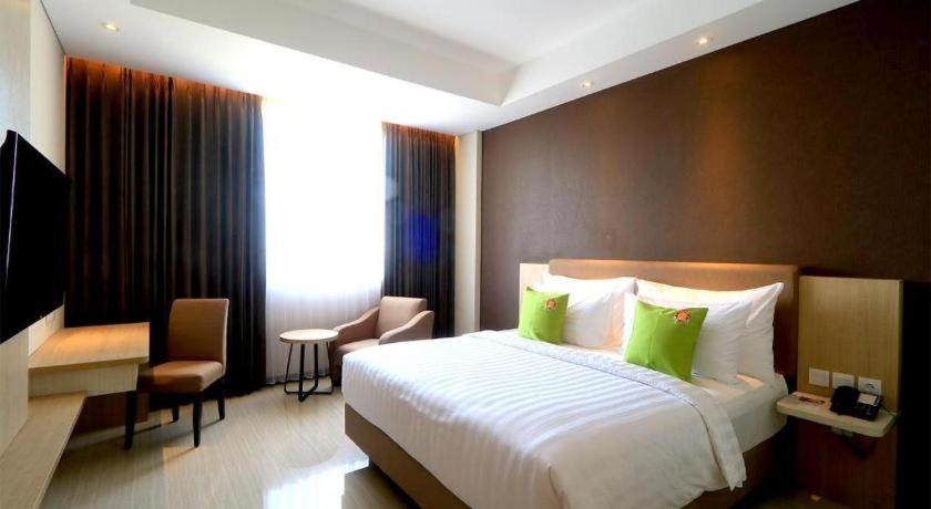 Hotel Dafam Pacific Caesar Surabaya Exterior foto